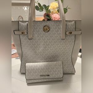 Michael KORS Purse And Wallet Set